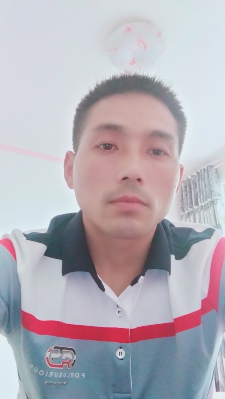 染红尘世的第一张照片--湖北中老年相亲网